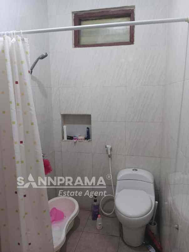 rumah second 2 lantai murah dipusat kota depok