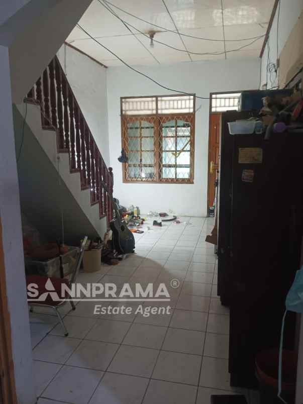 rumah second 2 lantai murah dipusat kota depok
