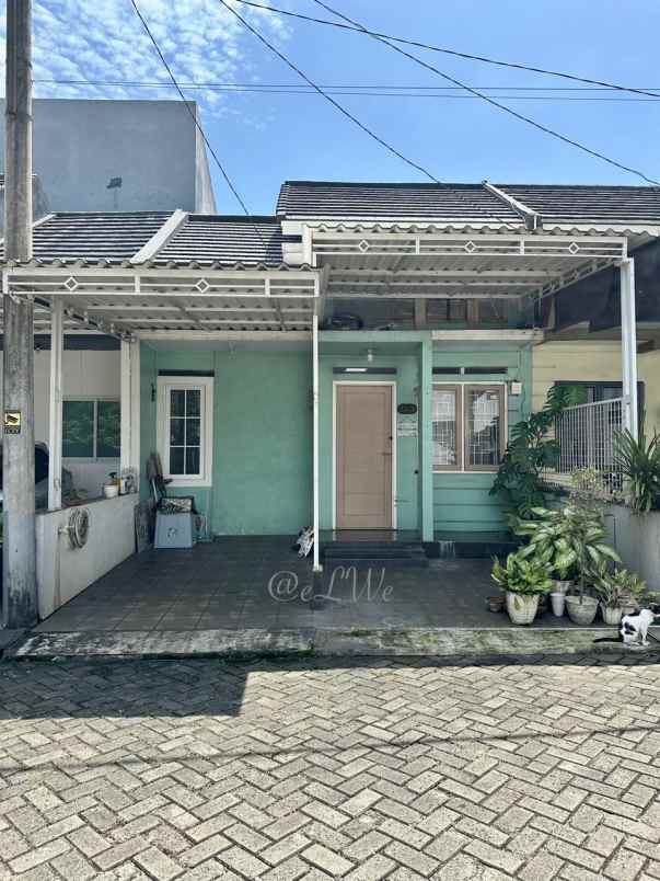 rumah second terawat di area bintaro tangsel