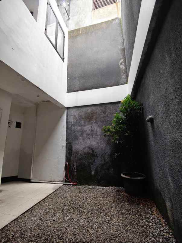 rumah secondary siap huni di duren sawit