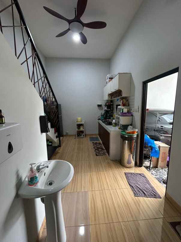 rumah siap huni 2 lantai di limo depok