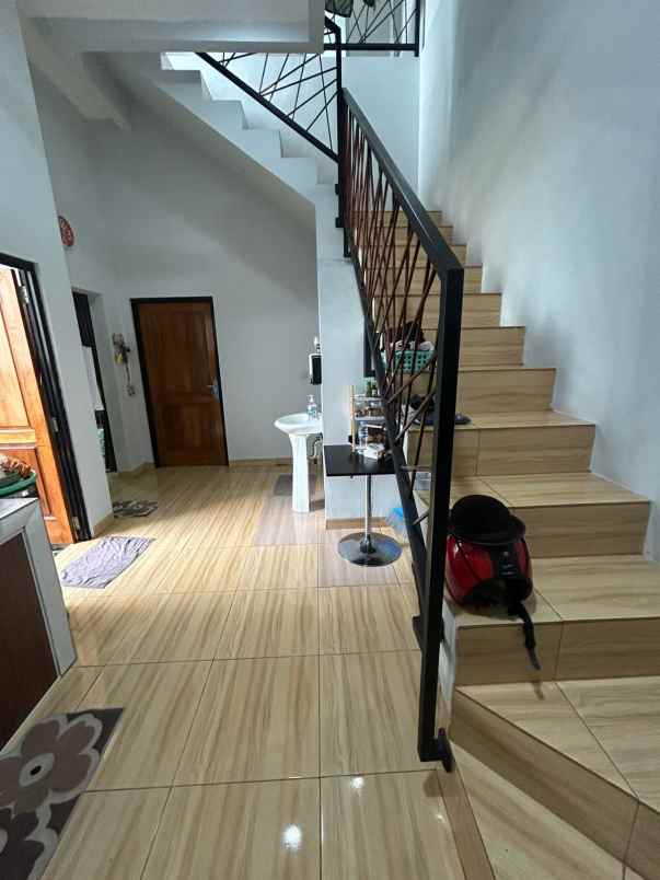 rumah siap huni 2 lantai di limo depok
