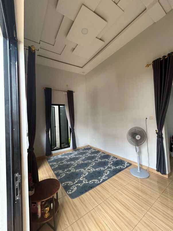 rumah siap huni 2 lantai di limo depok