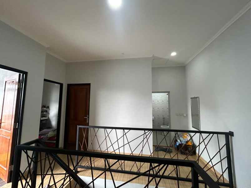 rumah siap huni 2 lantai di limo depok