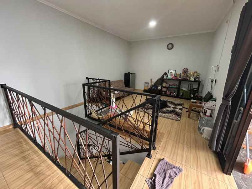rumah siap huni 2 lantai di limo depok