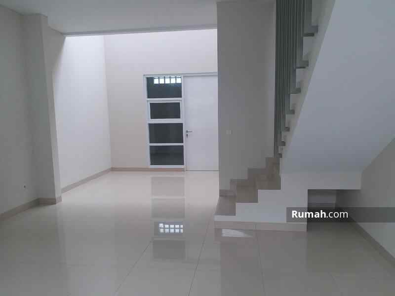 rumah taman holis indah