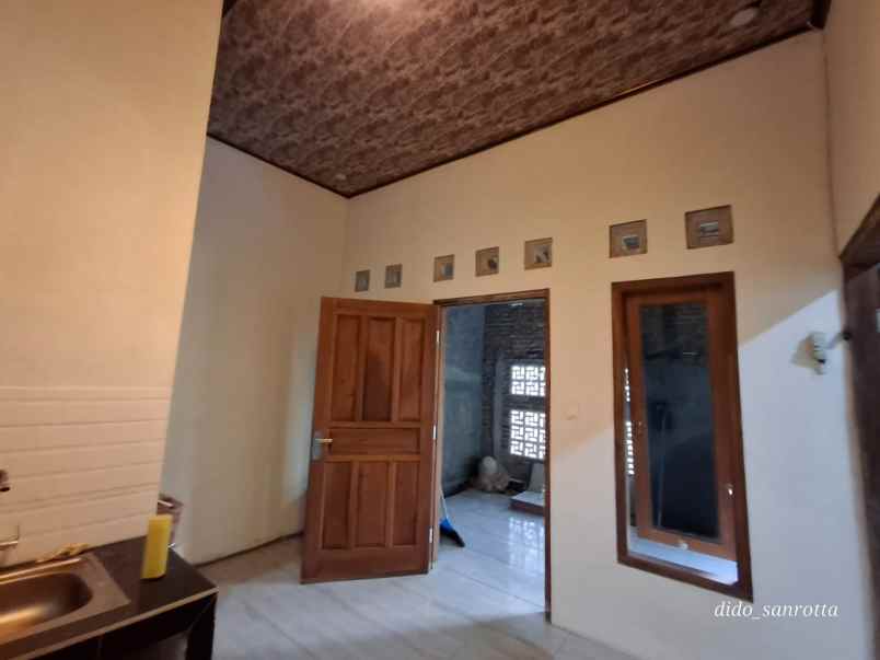 rumah tinjomoyo barat gunungpati semarang