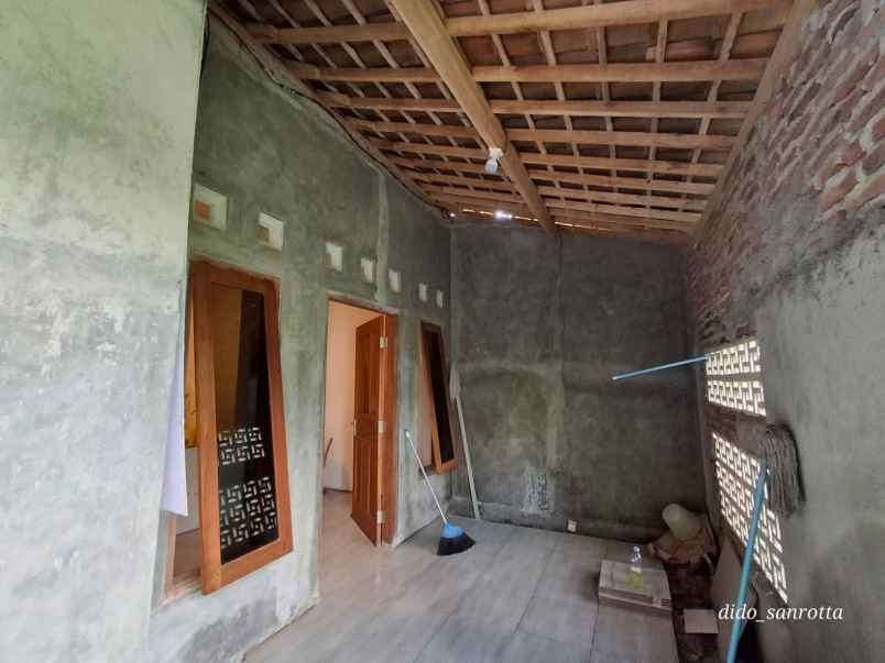 rumah tinjomoyo barat gunungpati semarang