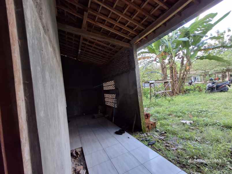 rumah tinjomoyo barat gunungpati semarang