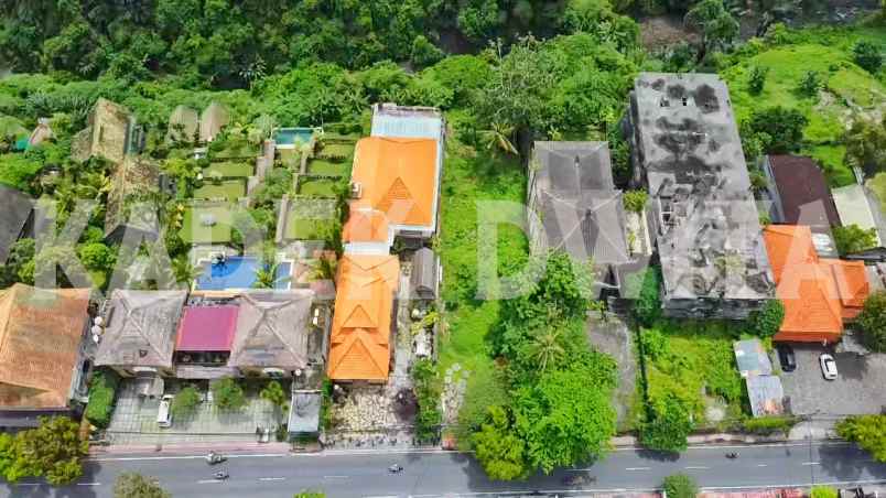 tanah jalan raya campuhan