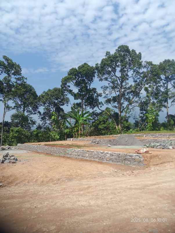 tanah view pegunungan di gunungpati kota semaran