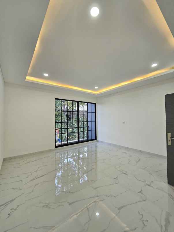 baru dalam komplek kembangan meruya mal puri indah