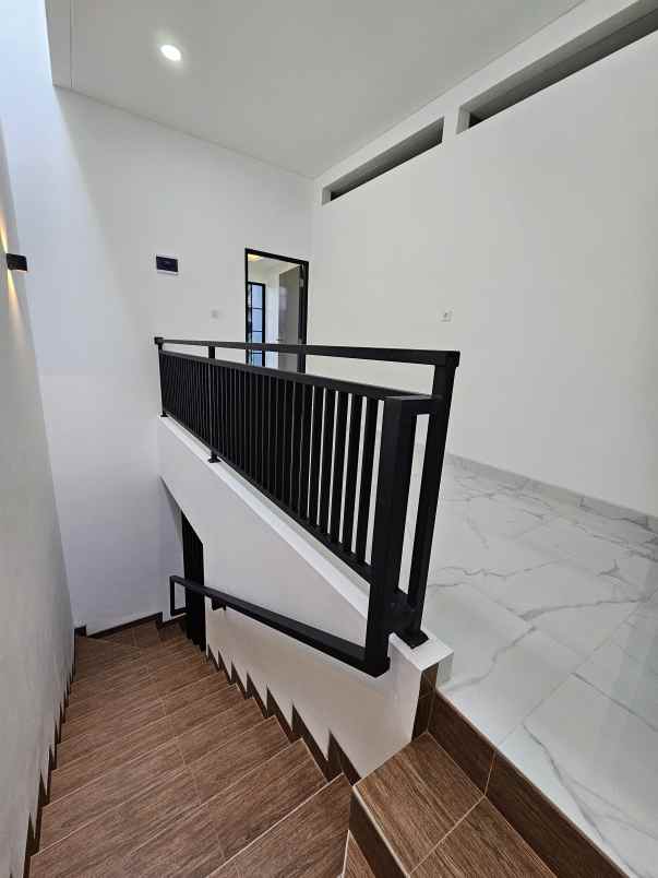 baru dalam komplek kembangan meruya mal puri indah