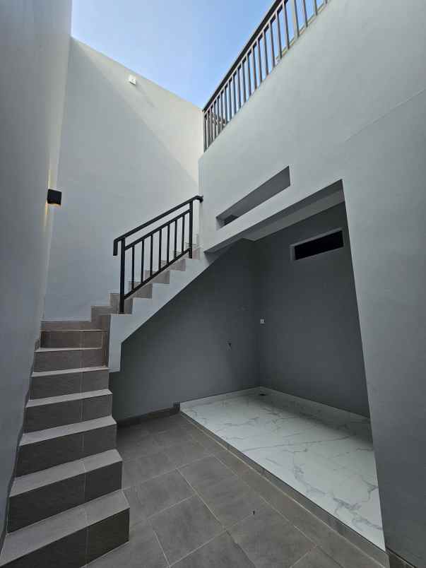 baru dalam komplek kembangan meruya mal puri indah