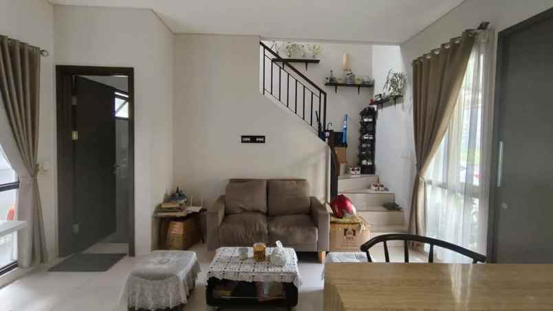 dijual cepat rumah cantik lokasi dikawasan bsd