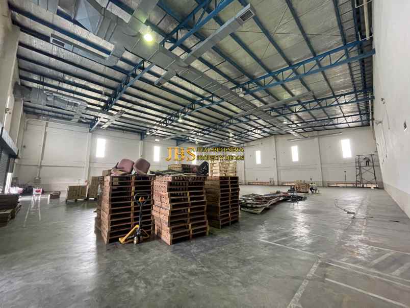 dijual gedung di jalan asrama medan kondisi siap pakai