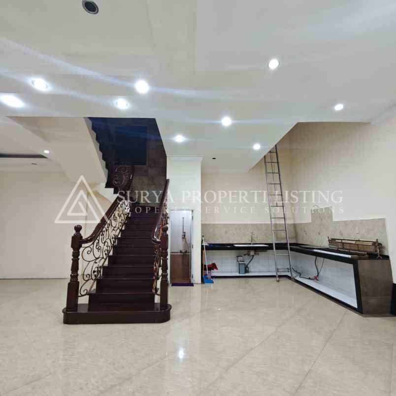 dijual komplek cemara asri