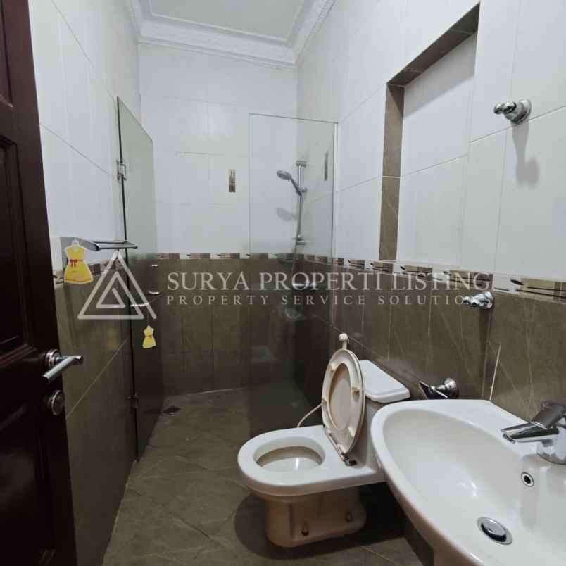 dijual komplek cemara asri