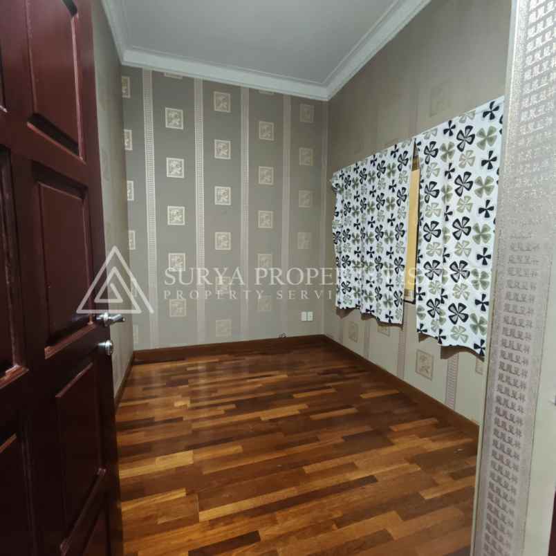 dijual komplek cemara asri