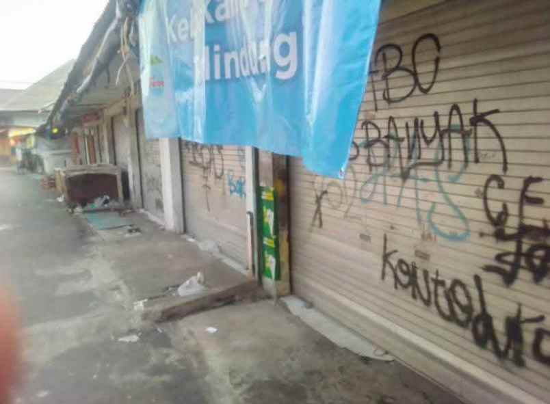 dijual kontrakan 8 pintu dan 4 kios di jkt barat