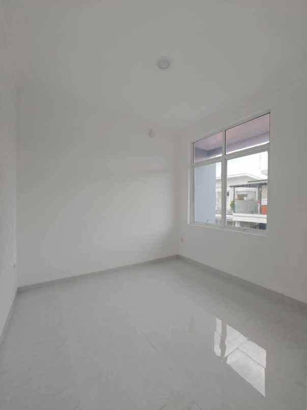 dijual rumah 2 lantai di modern land tangerang