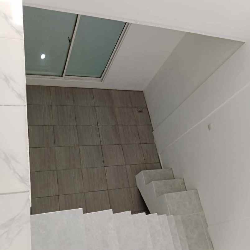 dijual rumah 2 lantai di modern land tangerang