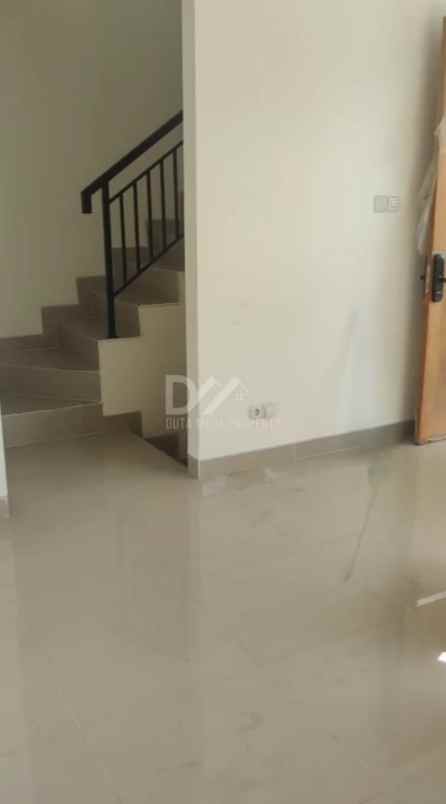 dijual rumah 2 lantai di serpong garden