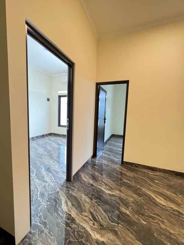 dijual rumah 2 lantai ready stock di kranggan cibubur