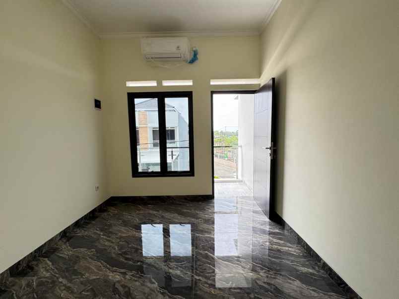 dijual rumah 2 lantai ready stock di kranggan cibubur