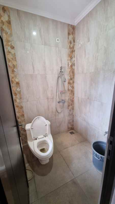 dijual rumah aria graha soekarno hatta