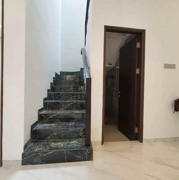 dijual rumah babatan pantai