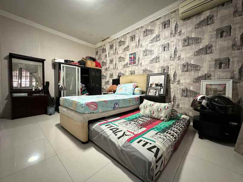 dijual rumah bambu apus