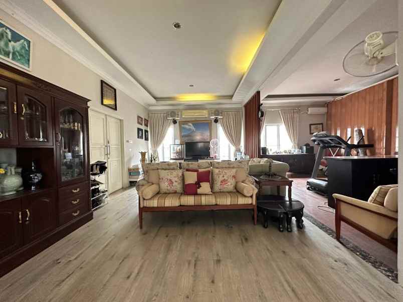 dijual rumah bambu apus