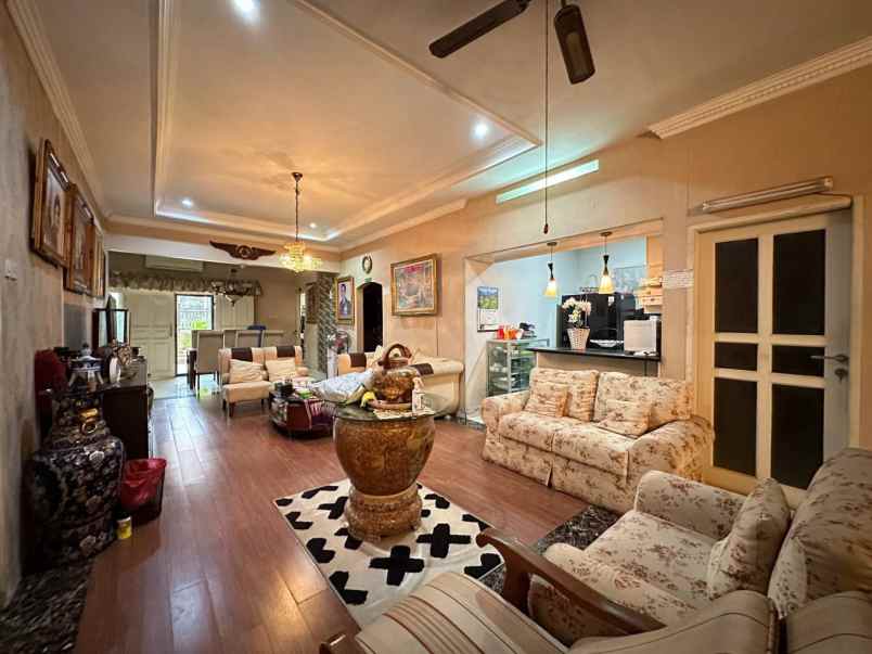 dijual rumah bambu apus