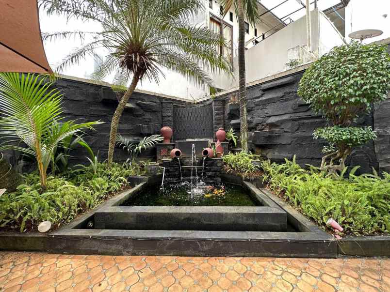 dijual rumah bambu apus