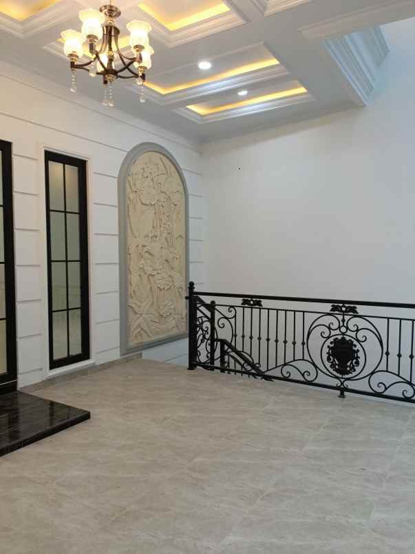 dijual rumah baru 3 lantai di sadar raya jagakarsa