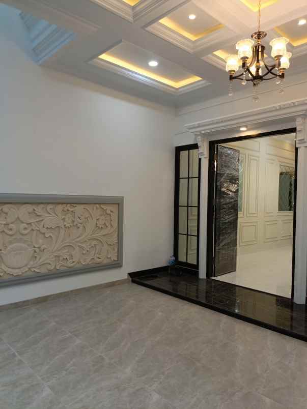 dijual rumah baru 3 lantai di sadar raya jagakarsa