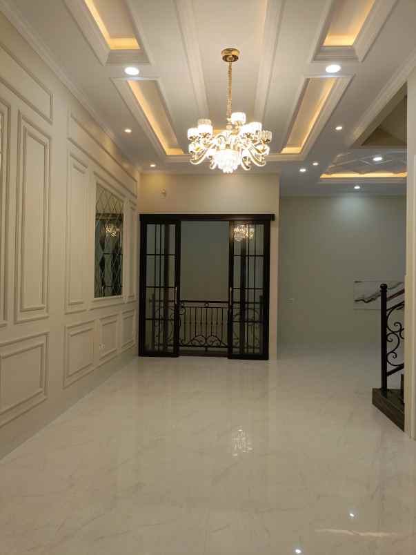 dijual rumah baru 3 lantai di sadar raya jagakarsa