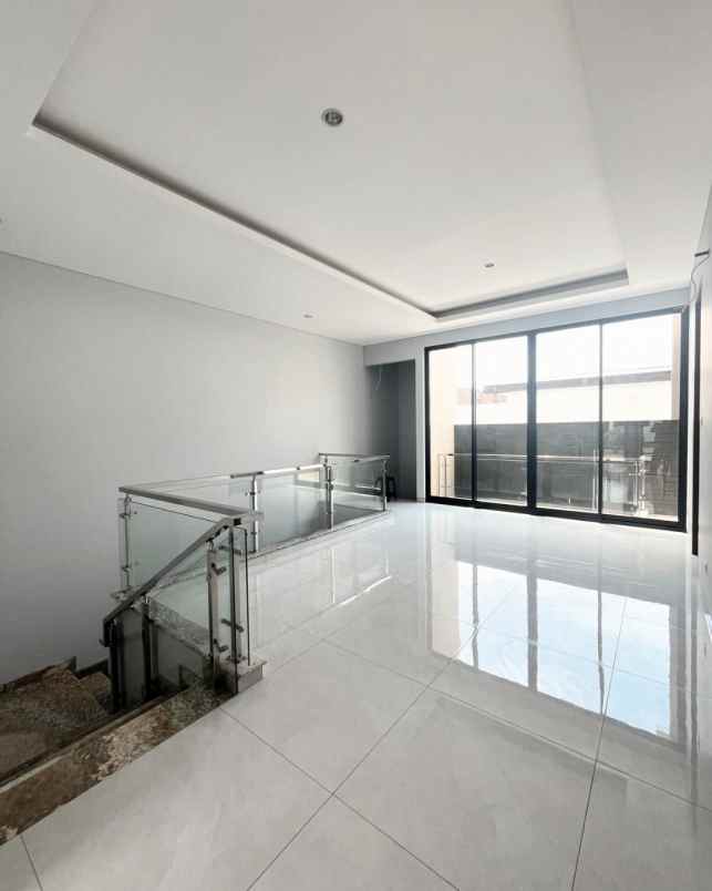 dijual rumah baru gress di citraland cluster woodland