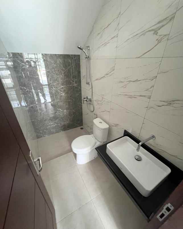 dijual rumah baru gress di citraland cluster woodland