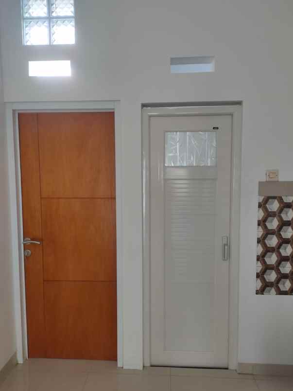 dijual rumah baru jln kolonel masturi