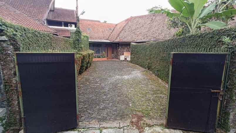 dijual rumah belanda terawat non heritage di bandung
