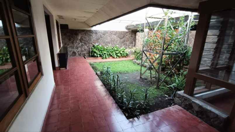 dijual rumah belanda terawat non heritage di bandung