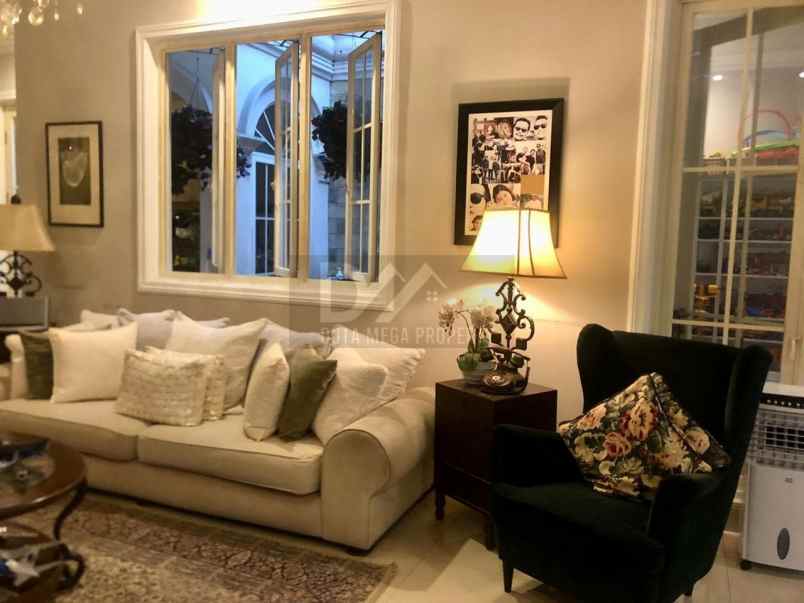 dijual rumah bergaya mediterania di les belles mainson