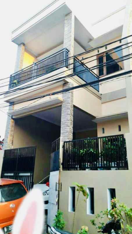 dijual rumah besar murah