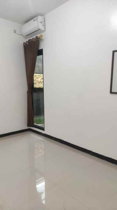 dijual rumah bsb village aurora garden
