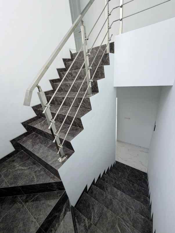 dijual rumah bukit palma