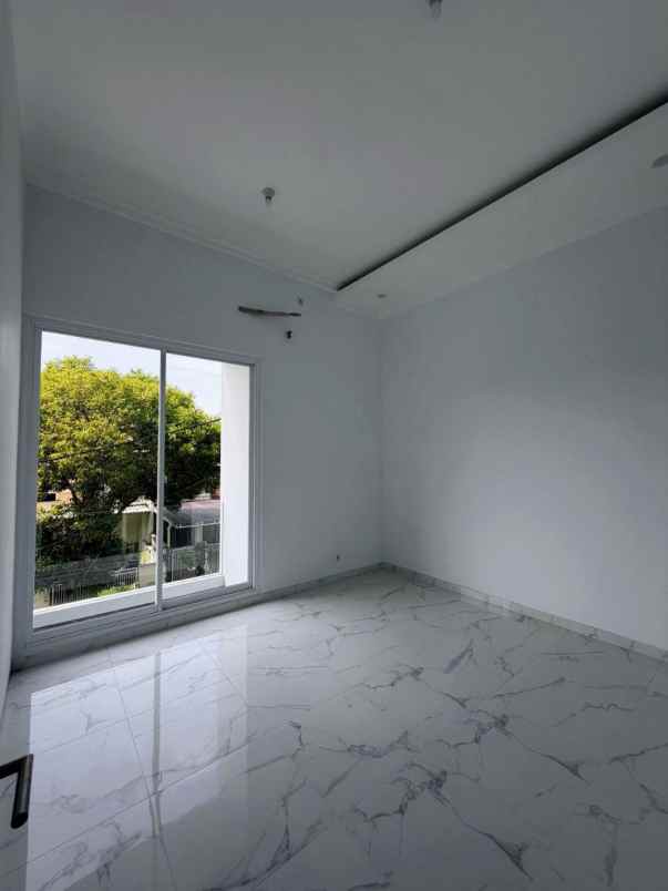 dijual rumah bukit palma