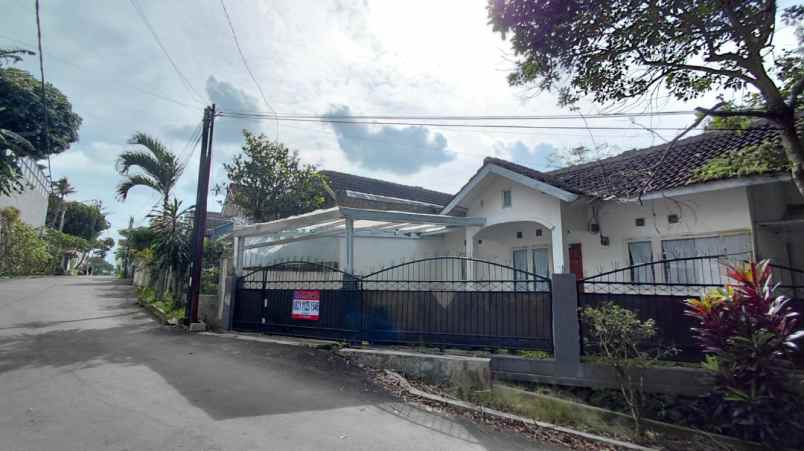dijual rumah cihanjuang