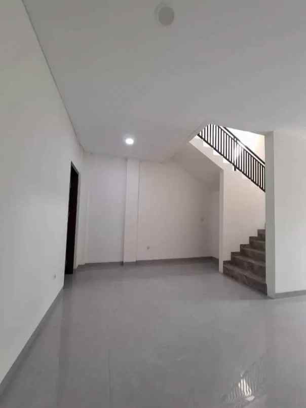 dijual rumah cinere depok